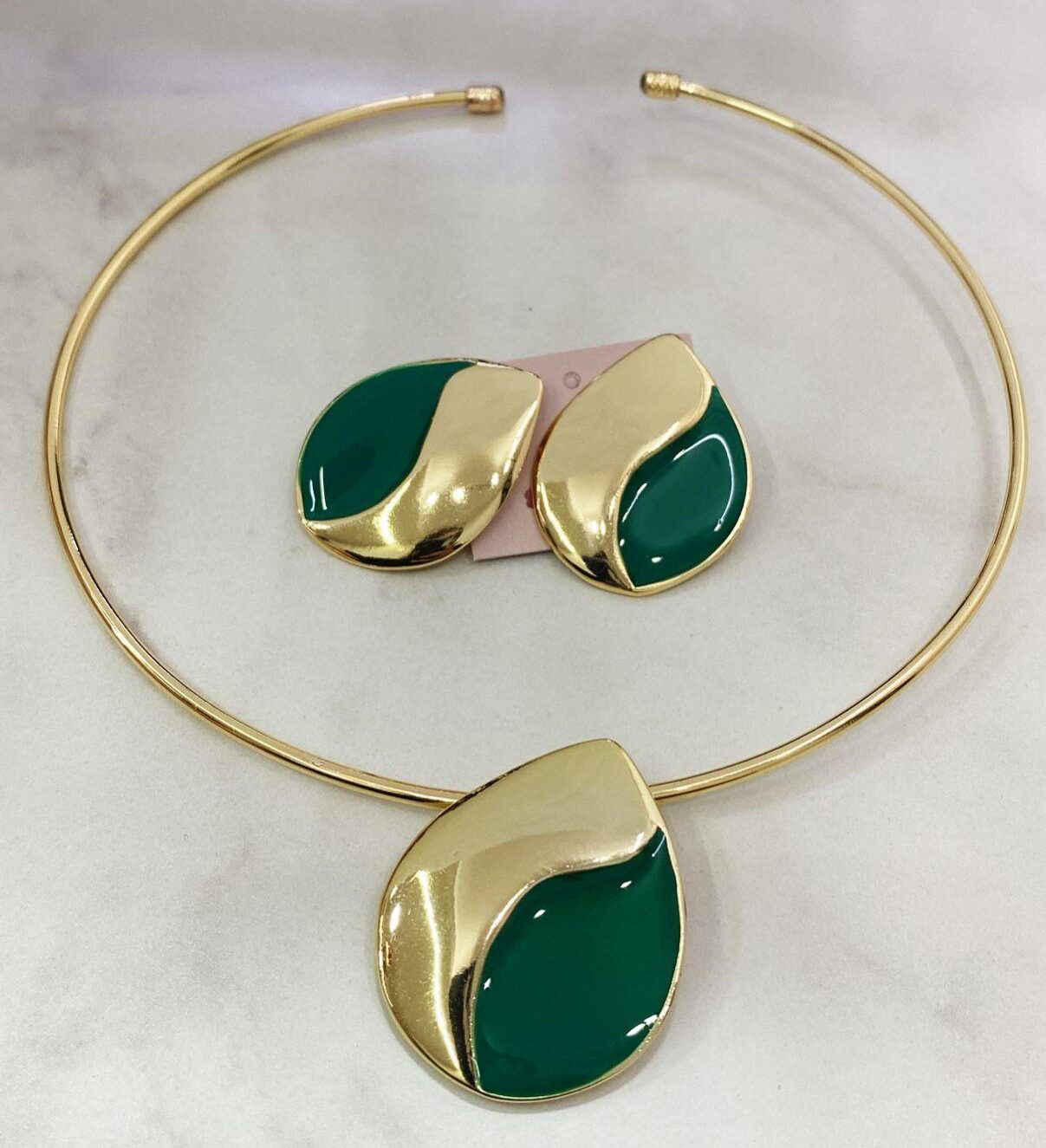 Emerald Flow Jewelry Set